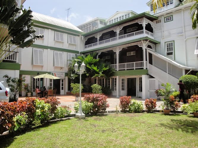 Hibiscus Restaurant at Cara Lodge